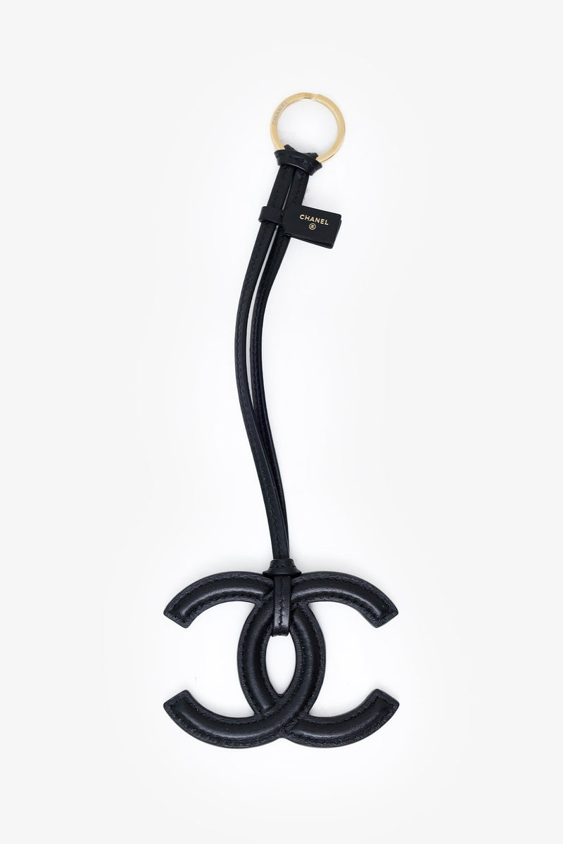 Pre-Loved Chanel™ SS26 Black CC Logo Bag Charm – Lux Second Chance
