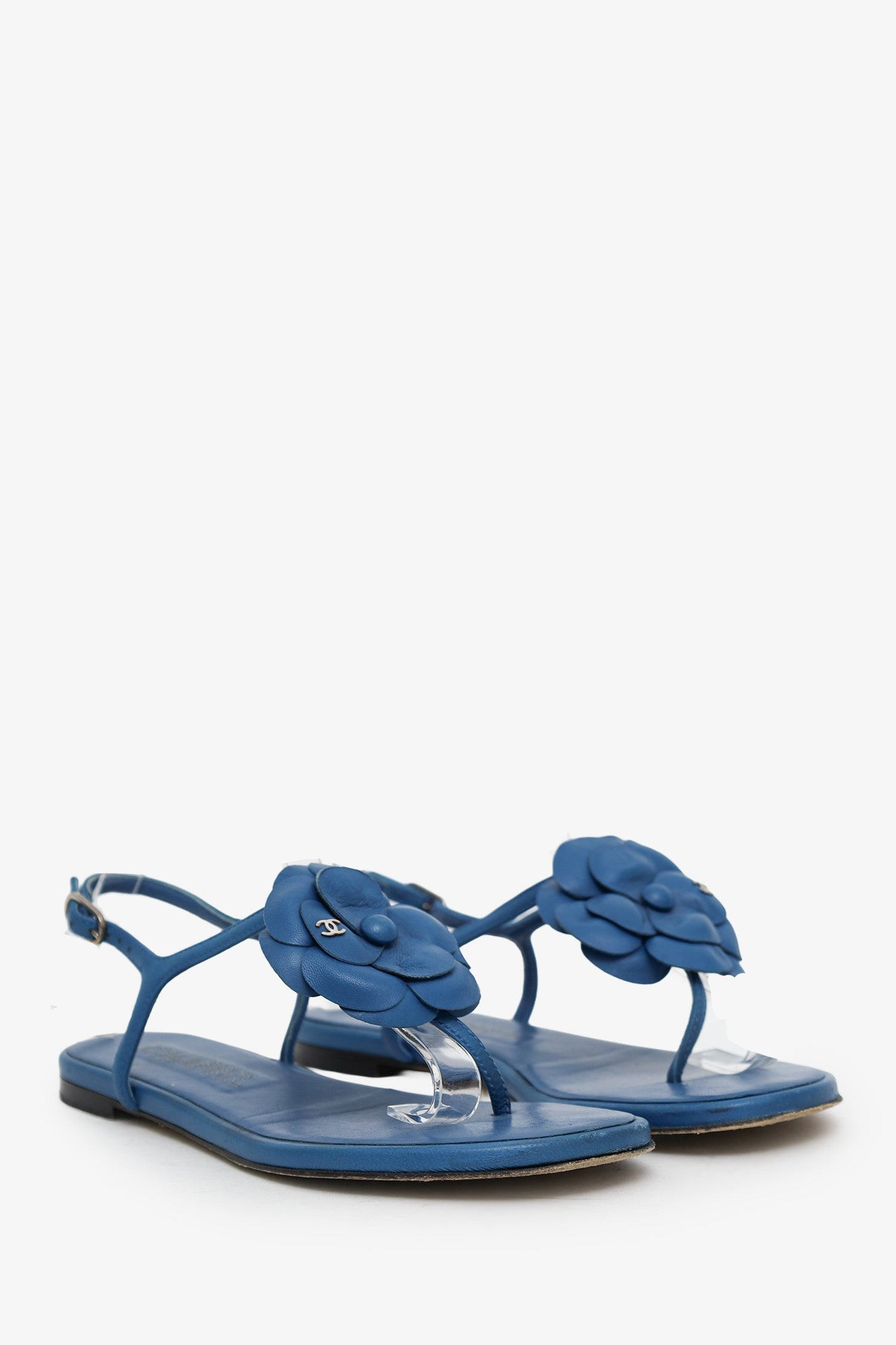 CHANEL カメリアフラットシューズ ネイビー　361/2 Chanel™ Blue Leather Camellia Sandals Size 37 (Pre-Loved) – Lux